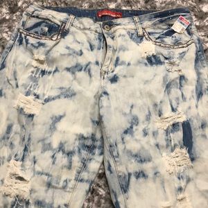 NWT women’s acid washed distressed jeans